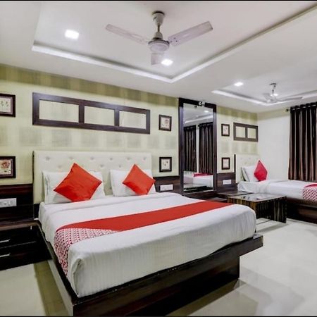 Hotel Gitanjali Inn 阿穆达巴 外观 照片