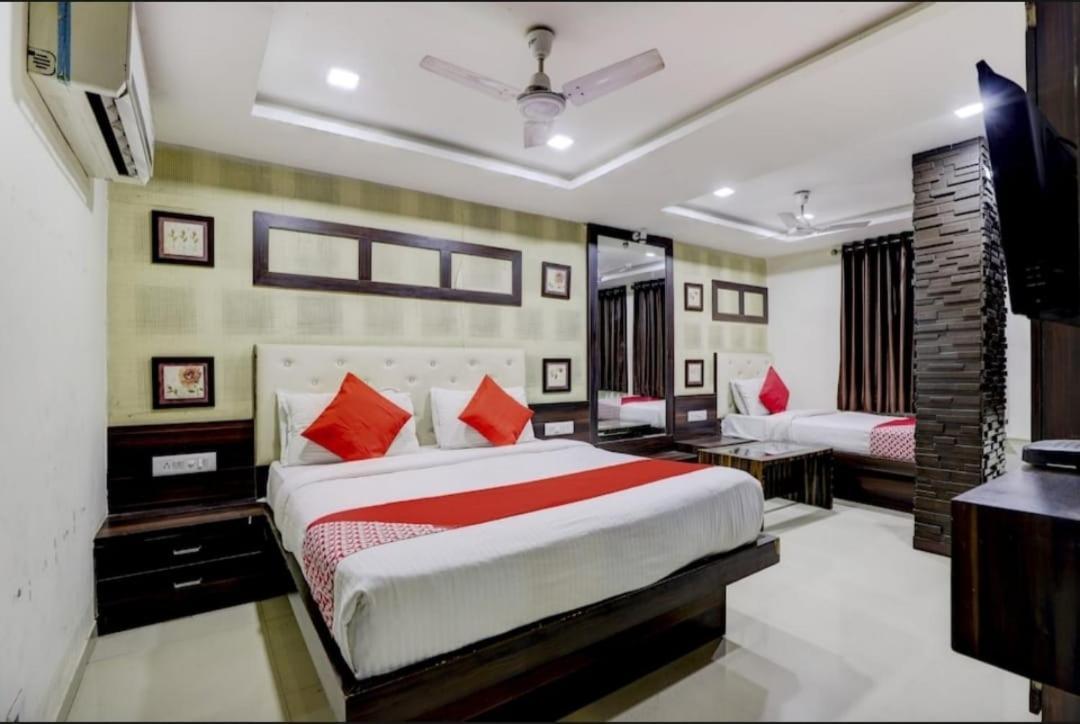 Hotel Gitanjali Inn 阿穆达巴 外观 照片